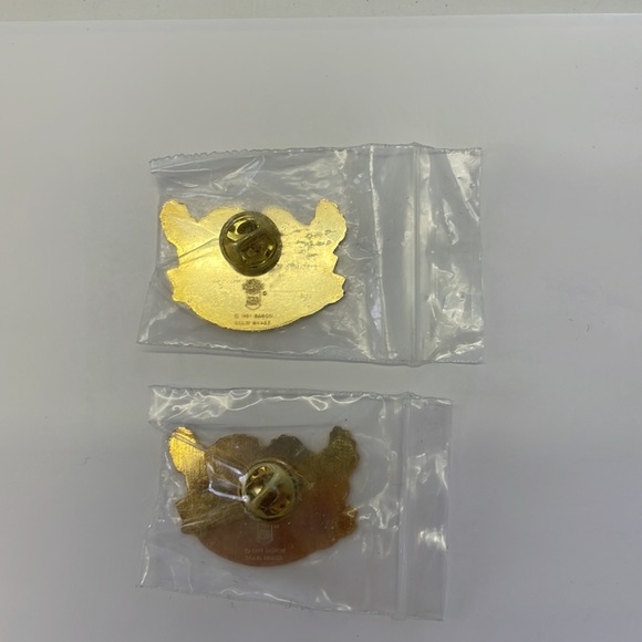 TWO HARLEY DAVIDSON GOLD PINS - Picture 3 of 5